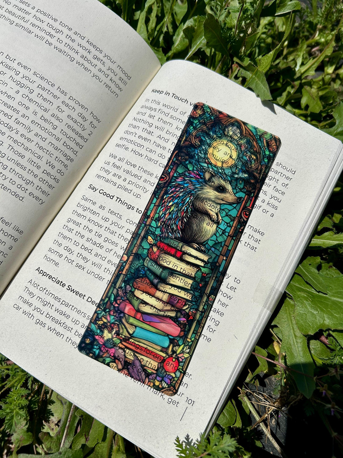 Book Stacked Hedgehog Bookmark - Adorable Reading Hedgehog, Cozy Book Lover Gift, Whimsical Woodland Animal, Cute Literary Accessory