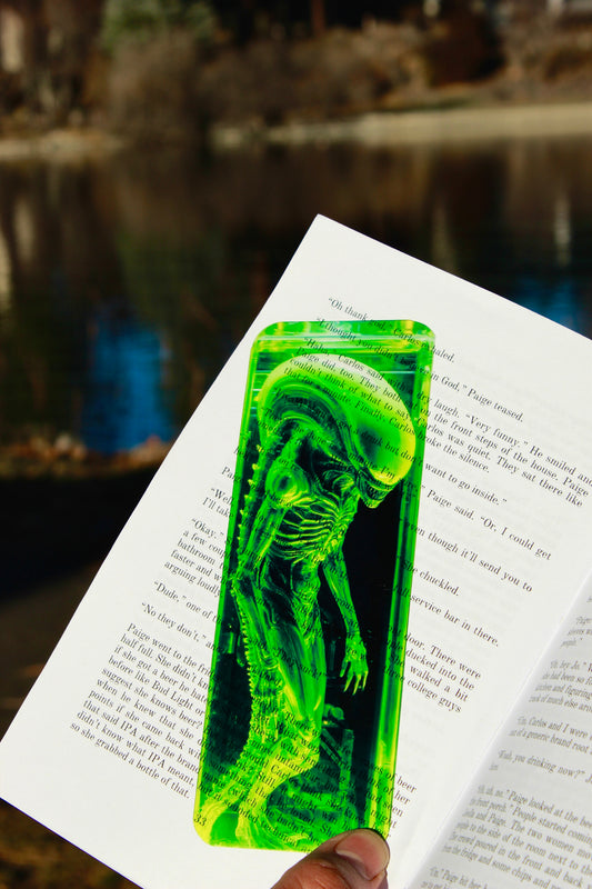 Alien Bookmark – Handmade UFO Stained Glass Effect Bookmark, Sci-Fi Page Marker, Extraterrestrial Gift, Cosmic Book Lover Accessory, Alien Fan Gift for Reading